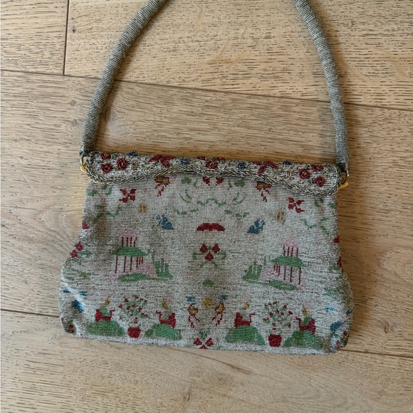 Vintage Handbags - Elegant Tapestry Handbag